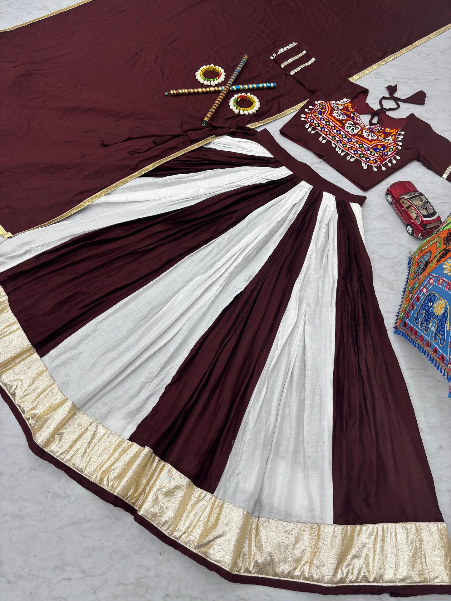 Demanding Navratri Special Lehenga Choli With Big Flair ( MAS_TP_260 )